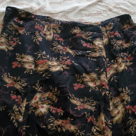 Skirt - Picture 2 of 3